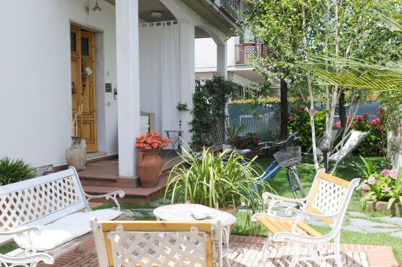 Tre Civette Sul Comò Bed & Breakfast Marina di Massa Exterior foto