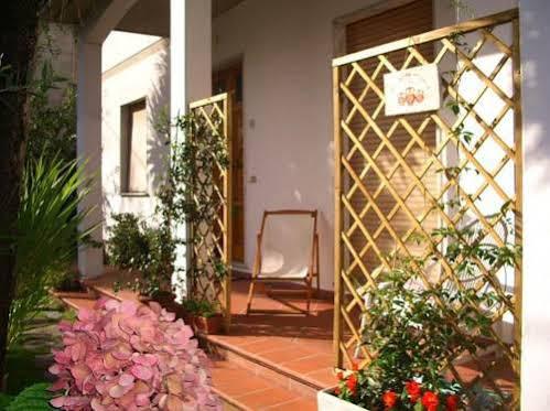 Tre Civette Sul Comò Bed & Breakfast Marina di Massa Exterior foto